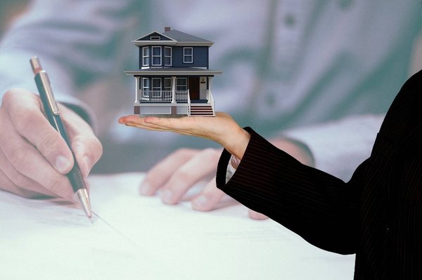 Comment organiser une estimation immobilière avec une agence immobilière à Nice
